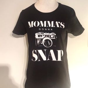 Black Tee Momma’s Gonna Snap Size Medium